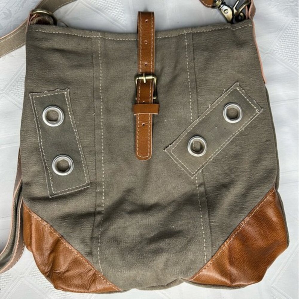 NWT Clea Ray Military Green Recycled Tent Canvas Crossbody Bag
